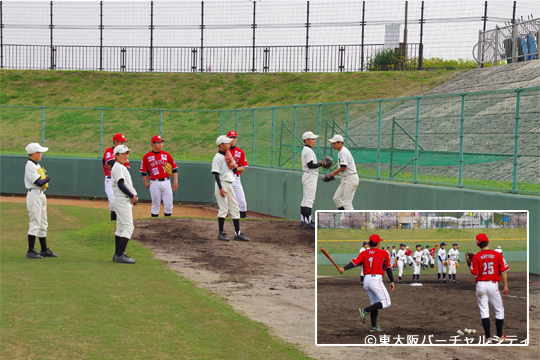 試合後、玉川中学と盾津中学の野球部の生徒さんと野球教室