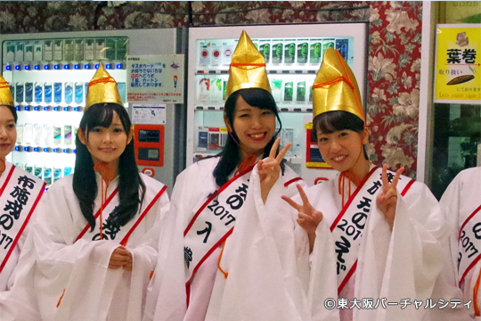 合間に笑顔でカメラに視線を頂きました＾＾