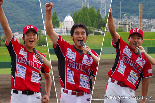 長嶺（左）・松尾（中）・大阪（右）。勝利の立役者3人が「最高でぇ～す！」