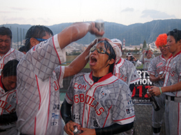 06BULLS �D���r�[������