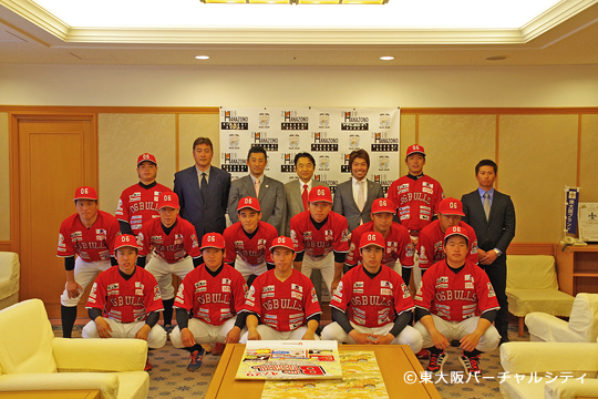 2016.03.30(水) 東大阪市長表敬訪問・新ユニホーム披露